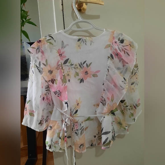 VERO MODA Floral Top. Size M - Picture 2 of 2